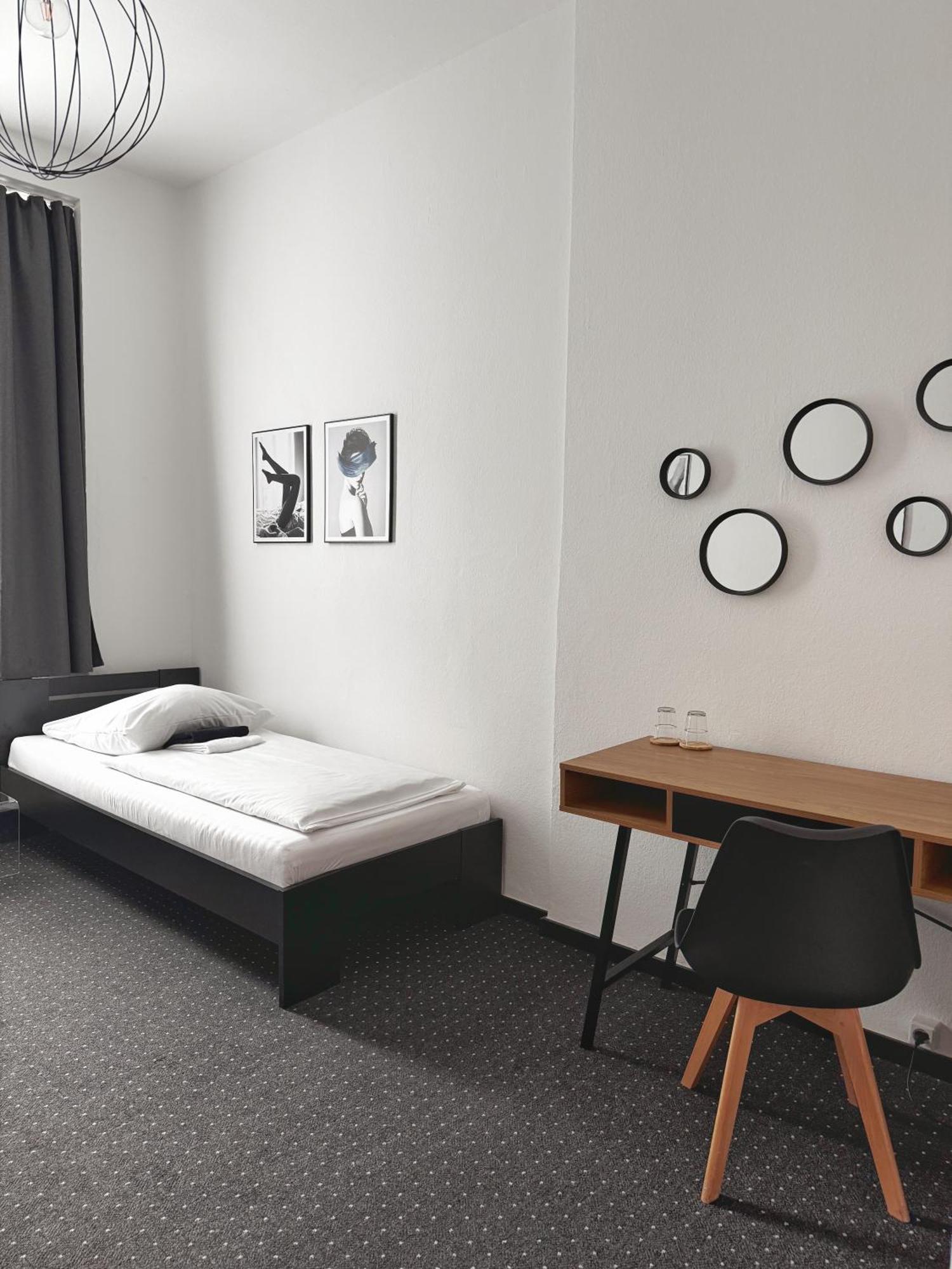 Hotel AVAlex Berlin Exterior foto