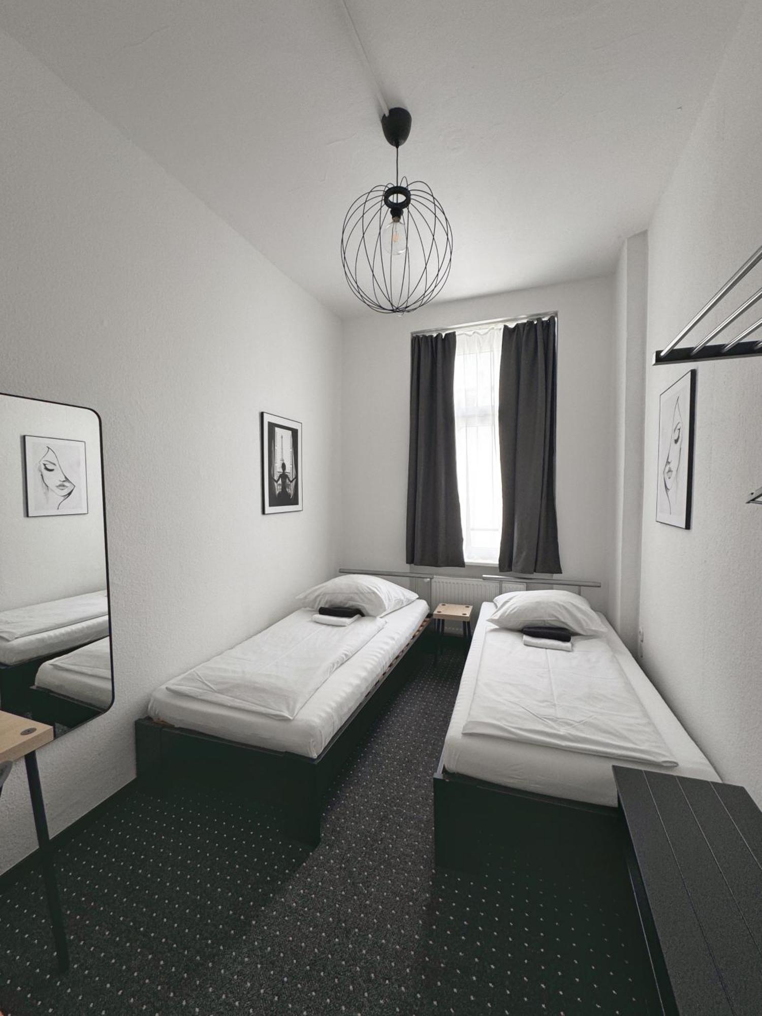 Hotel AVAlex Berlin Exterior foto